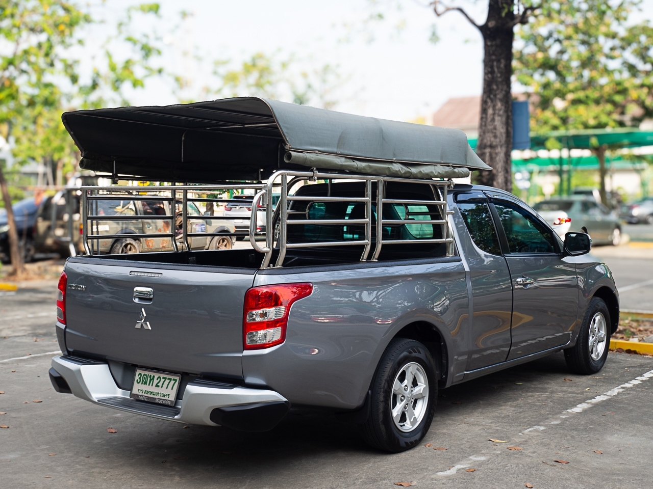 2018 Mitsubishi Triton Mega cab สีเทา