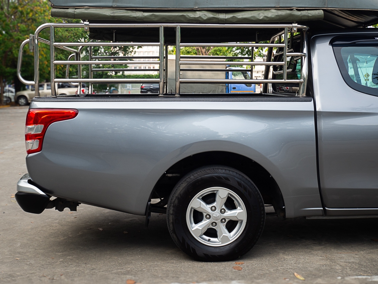 2018 Mitsubishi Triton Mega cab สีเทา