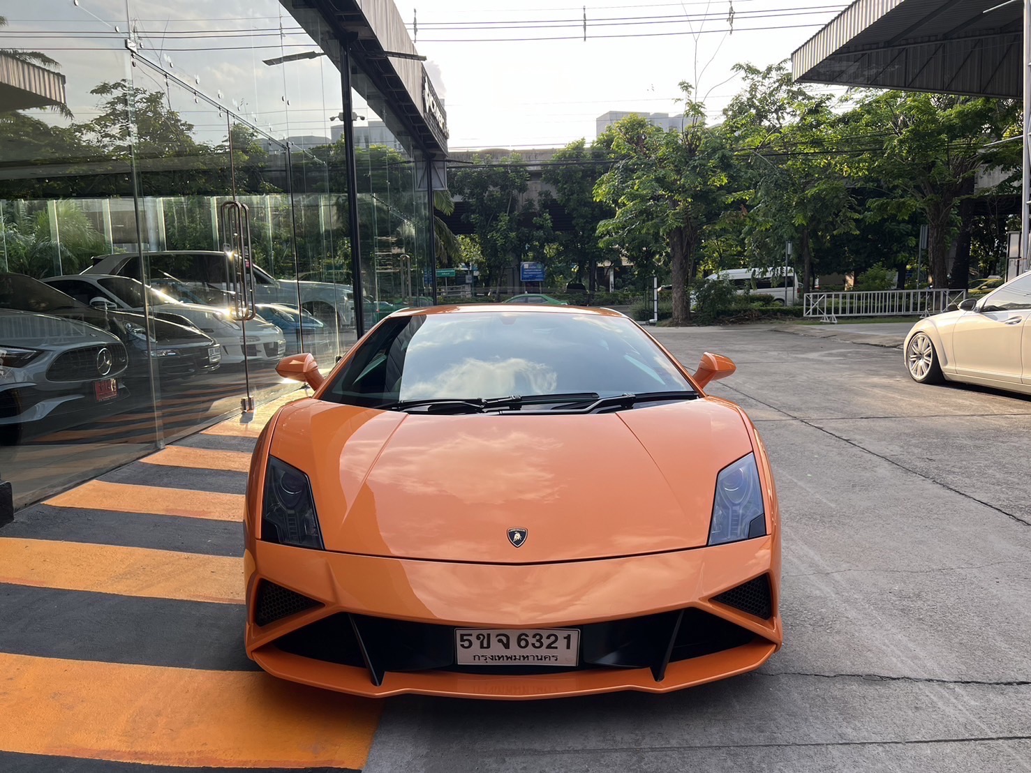 2013 Lamborghini Gallardo สีส้ม