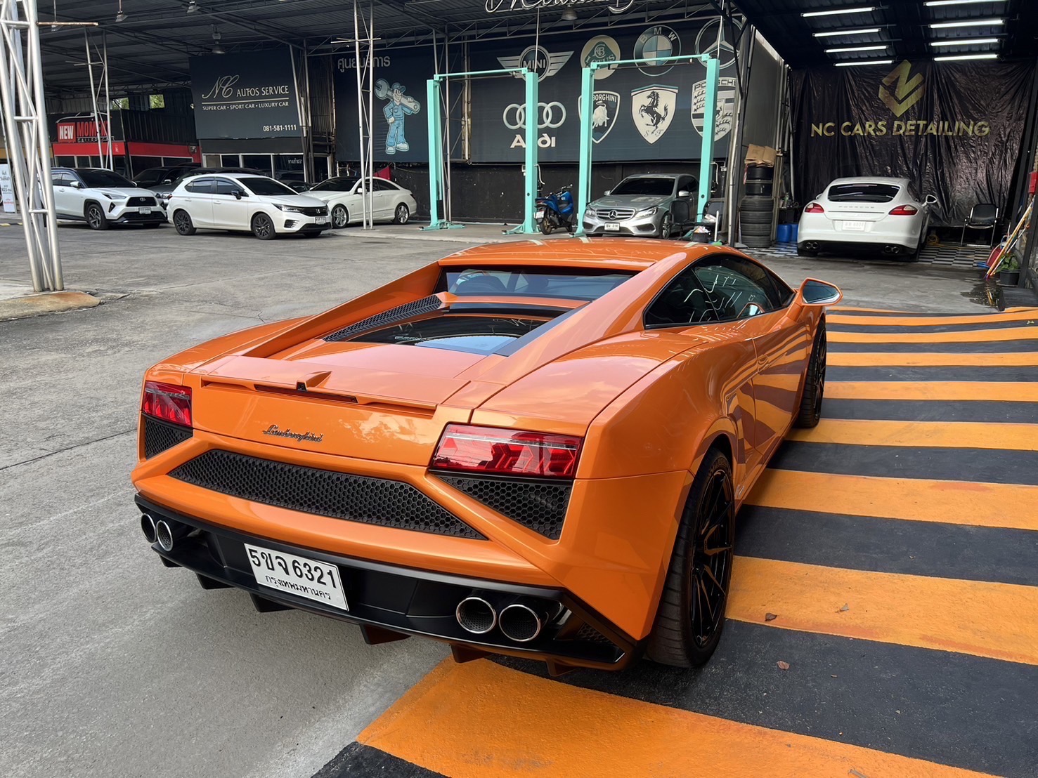 2013 Lamborghini Gallardo สีส้ม