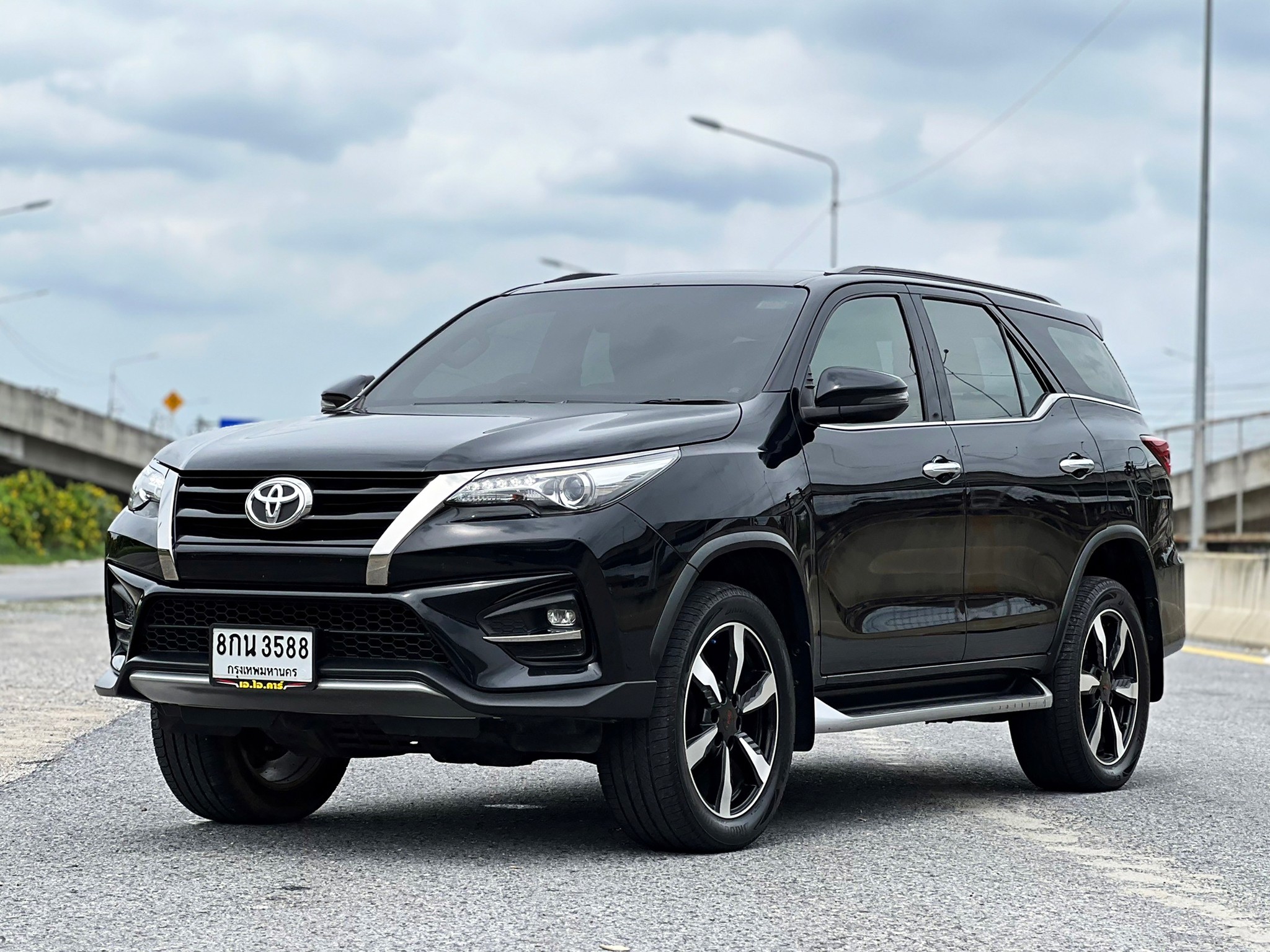 FORTUNER 2.8TRD 4WD ปี 2019 แท้มือเดี่ยว เข้าศูนย์ตลอดเดิมทุกจุด