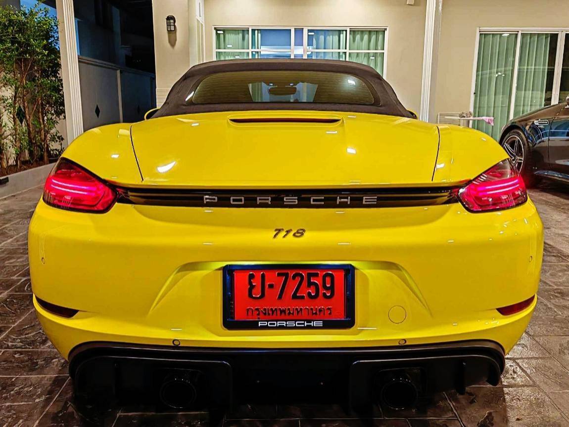 2020 Porsche 718 Boxster สีเหลือง