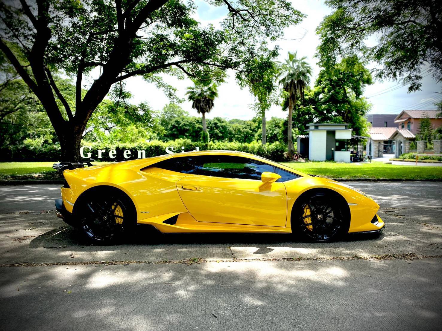 2016 Lamborghini Huracan Evo Spyder สีเหลือง