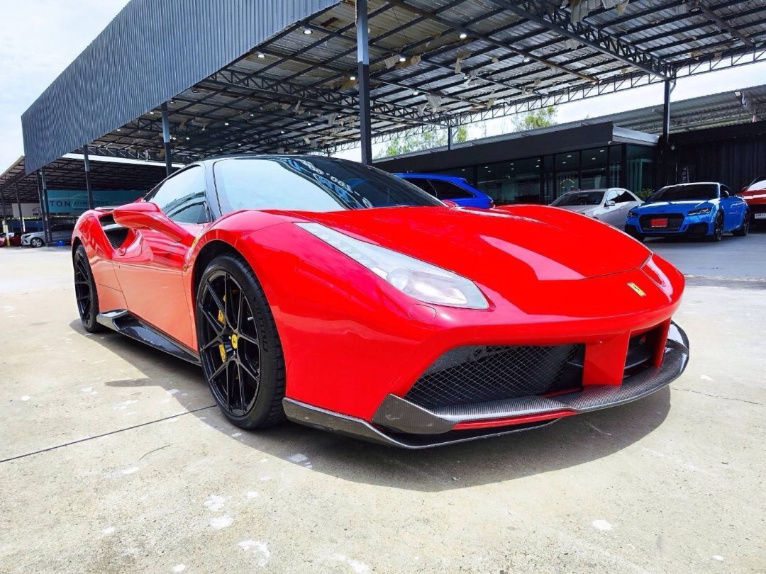 2017 Ferrari 488 GTB สีแดง