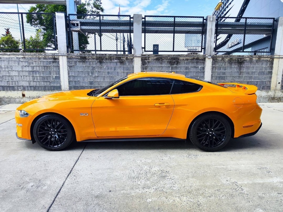 2019 Ford Mustang สีส้ม