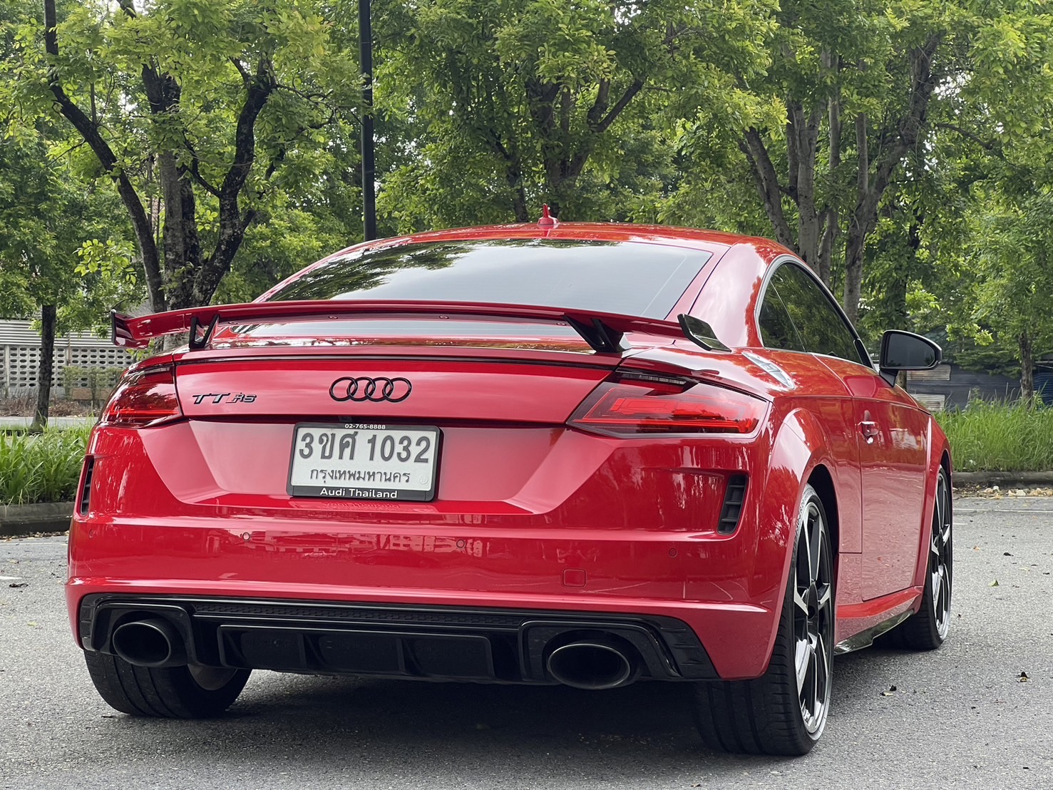 2022 Audi TTRS Quattro coupe สีแดง