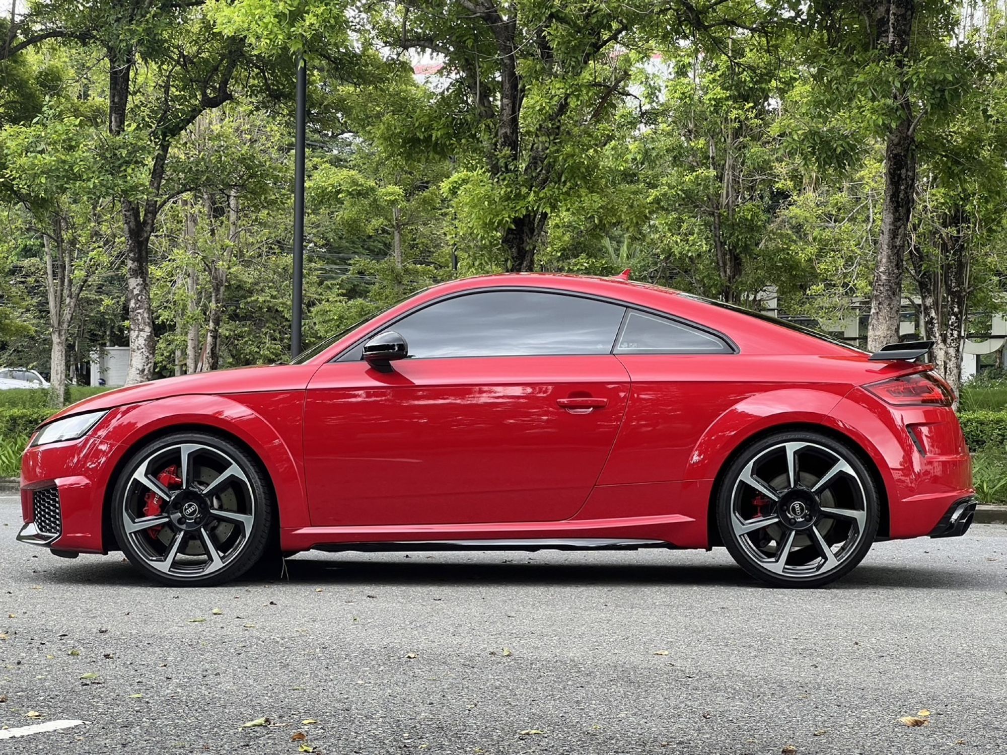 2022 Audi TTRS Quattro coupe สีแดง