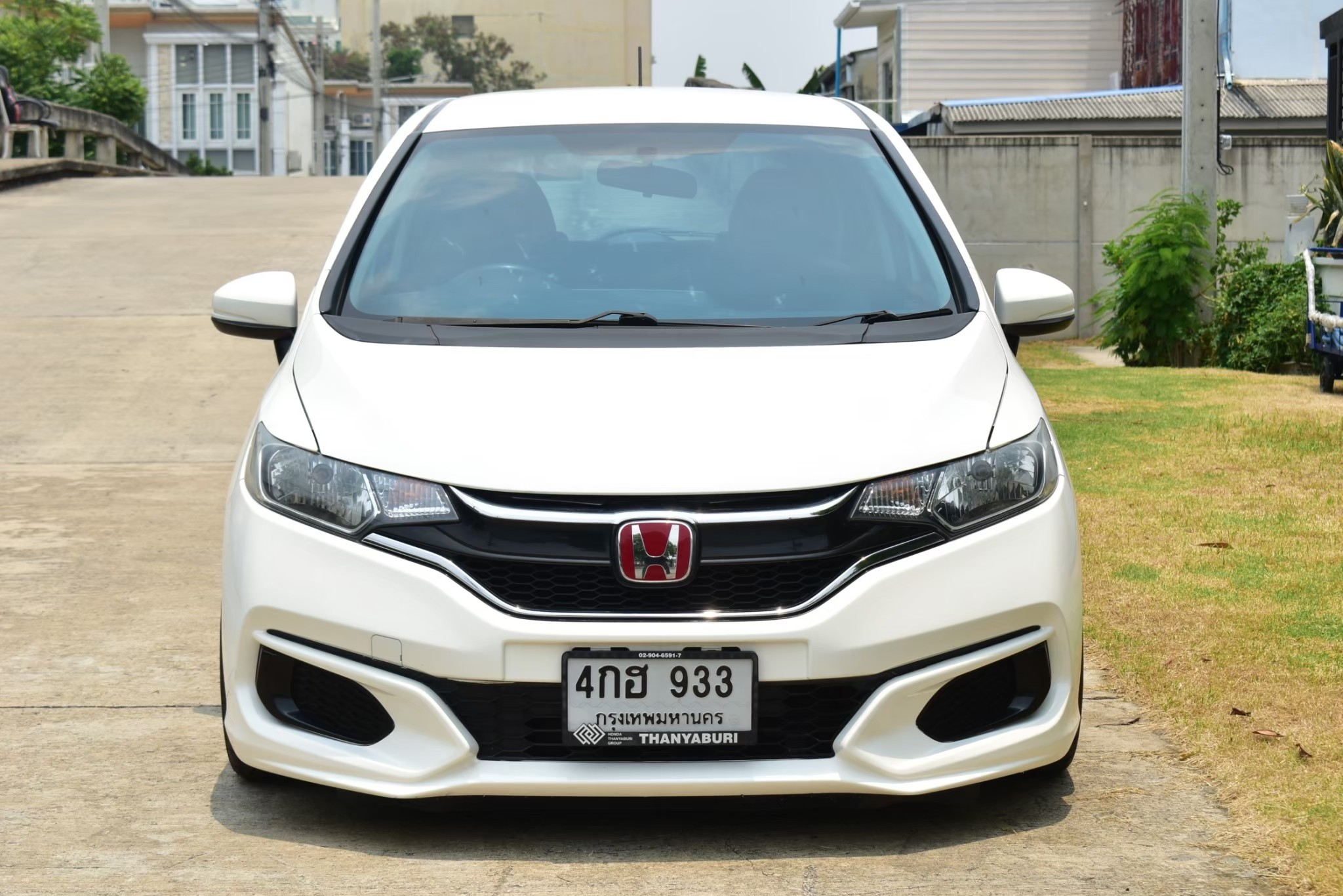 Honda Jazz Gk 1.5V+ เครื่องยนต์: เบนซิน เกียร์:ออโต้ ปี: 2016 สี:ขาว ไมล์: 9x,xxx Km.