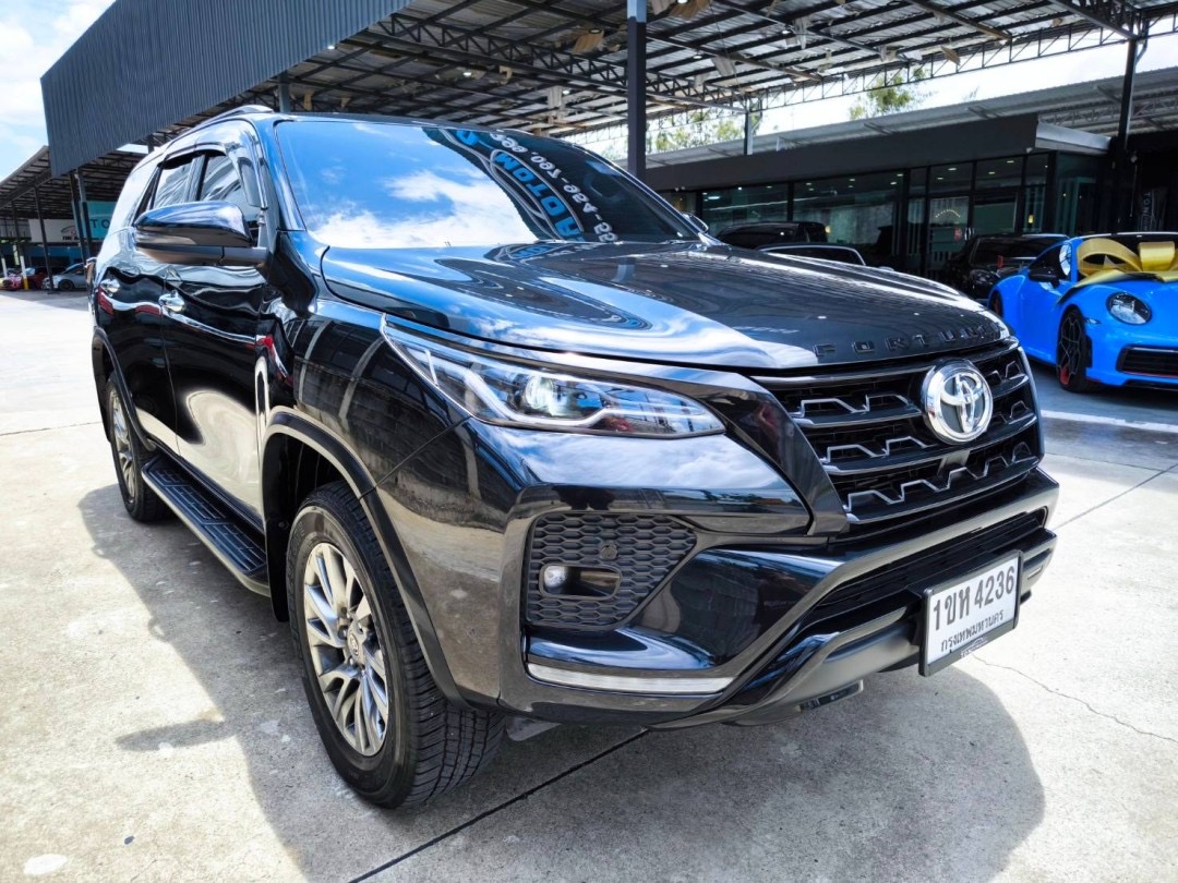 2021 Toyota Fortuner สีดำ