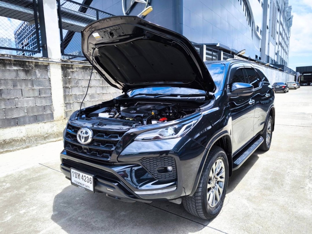 2021 Toyota Fortuner สีดำ