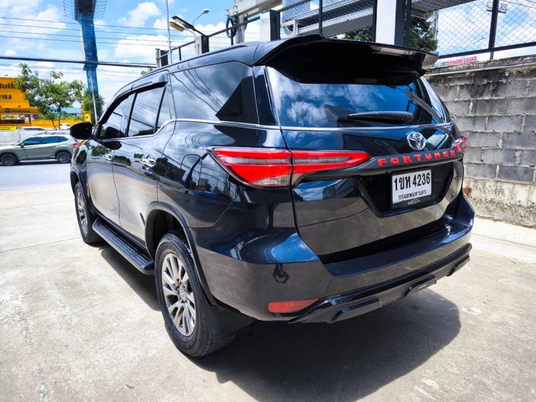 2021 Toyota Fortuner สีดำ