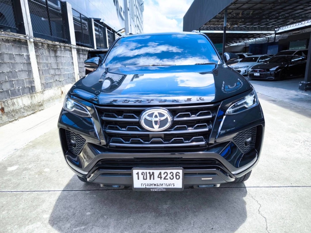 2021 Toyota Fortuner สีดำ