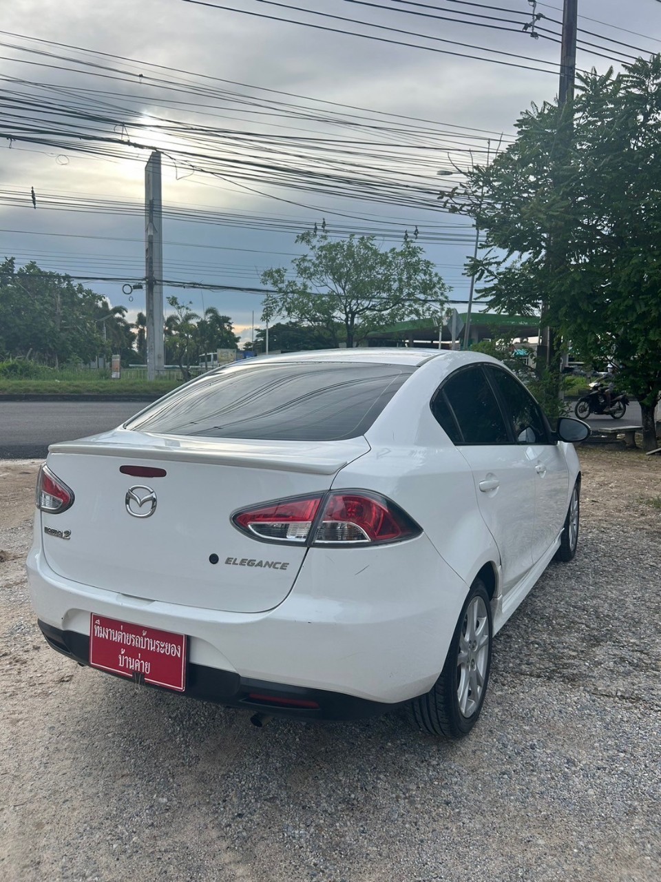 2012 Mazda 2 Elegance (4 ประตู) สีขาว