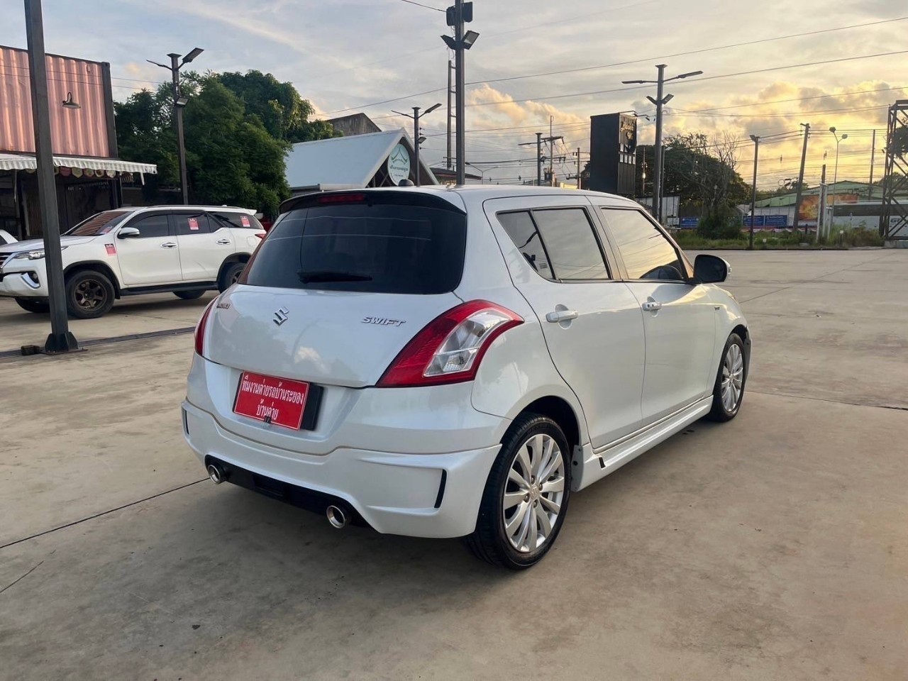 2013 Suzuki Swift สีขาว