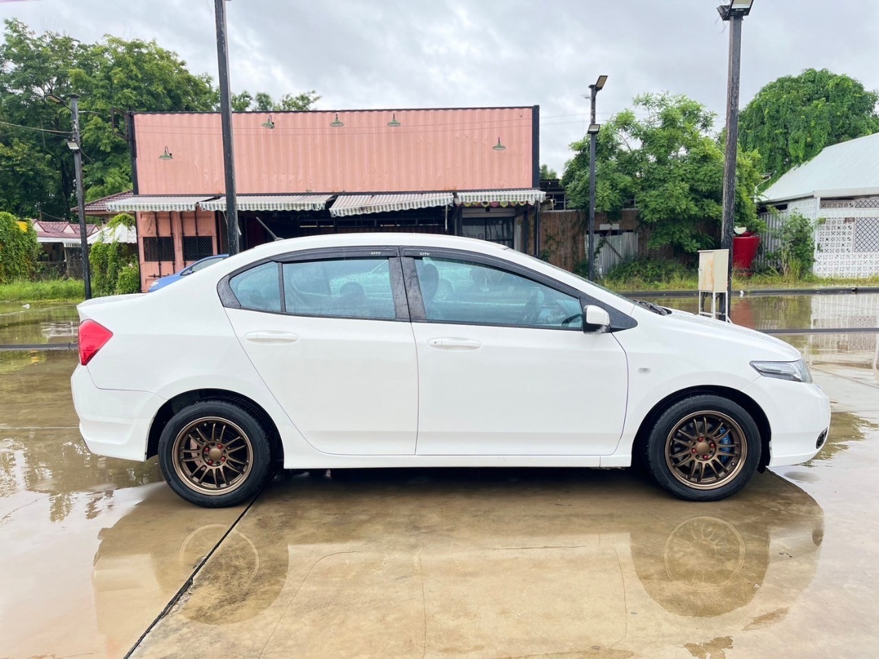 2011 Honda City สีขาว