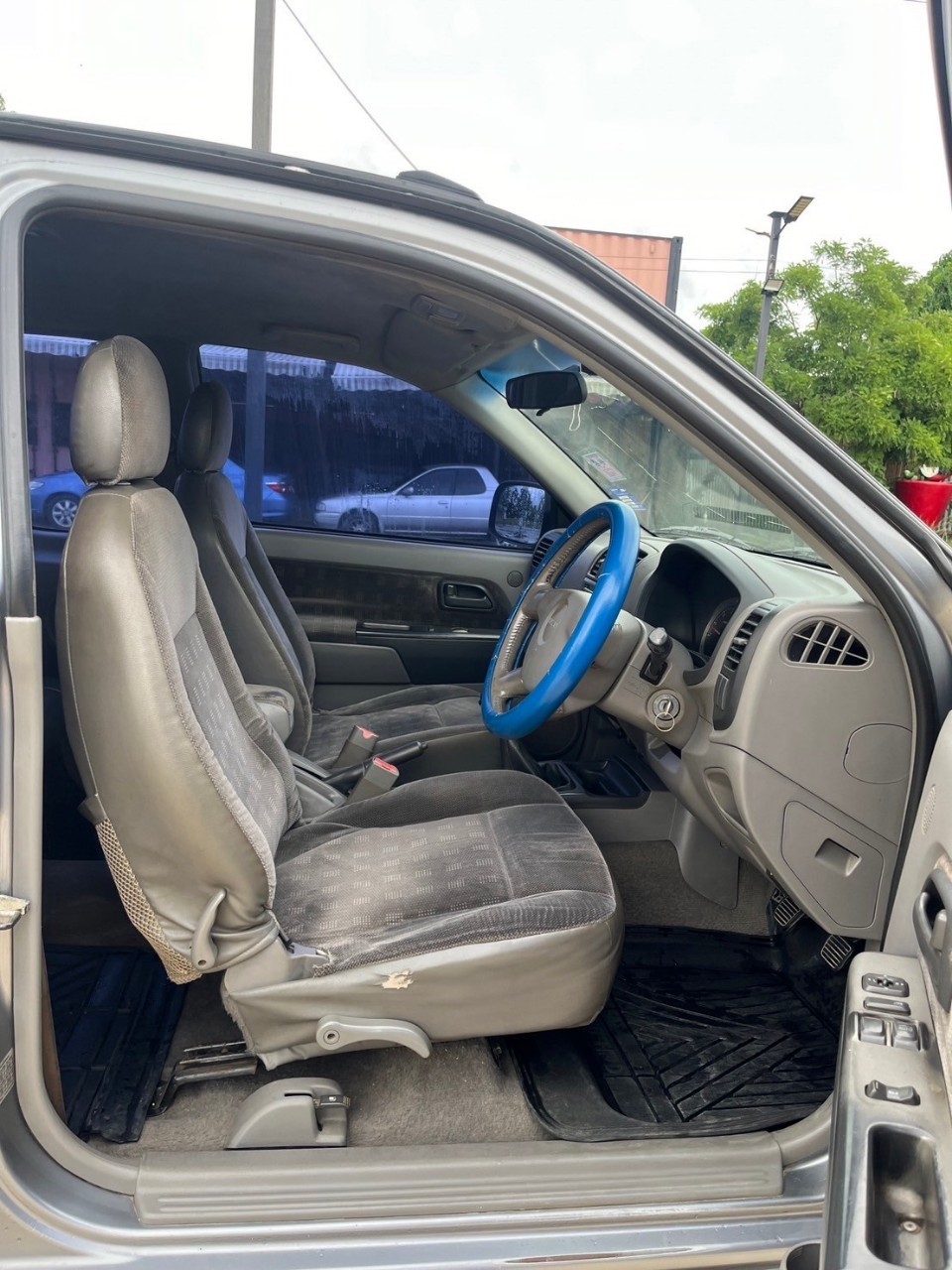 2004 Isuzu D-Max Space Cab สีเทา