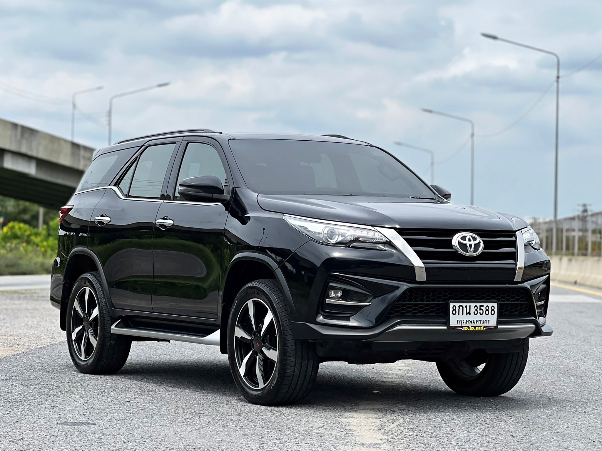 TOYOTA FORTUNER 2.8TRD 4WD ปี 2019 แท้มือเดี่ยว เข้าศูนย์ตลอดเดิมทุกจุด