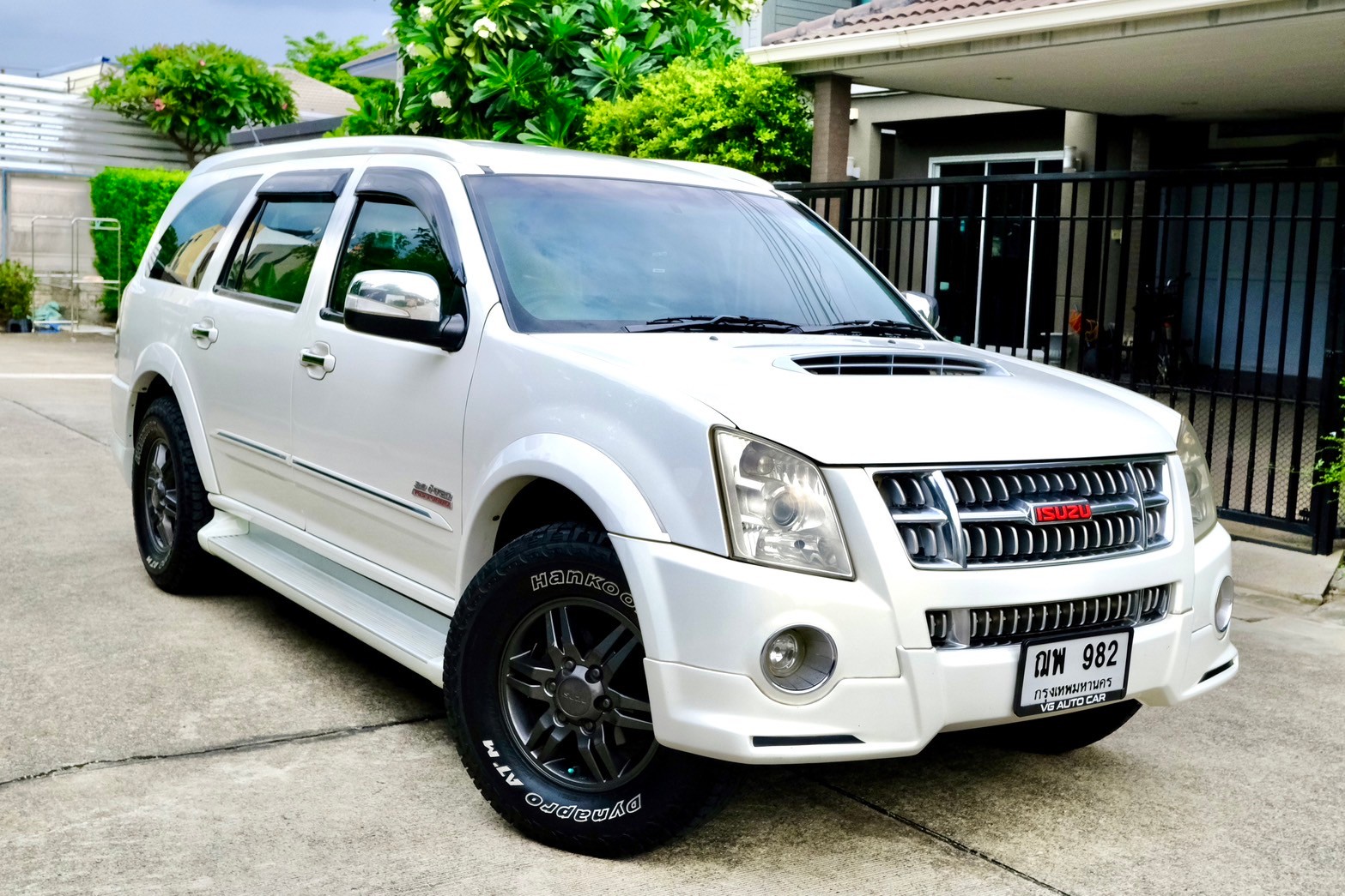 : Isuzu Mu-7 3.0 Activo Super Platinum 4WD เครื่องยนต์: ดีเซล เกียร์: ออโต้ ปี:2010 สี: ขาว