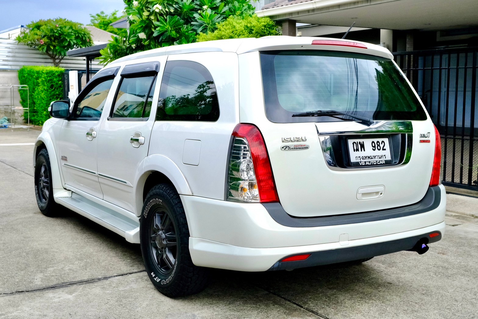 : Isuzu Mu-7 3.0 Activo Super Platinum 4WD เครื่องยนต์: ดีเซล เกียร์: ออโต้ ปี:2010 สี: ขาว