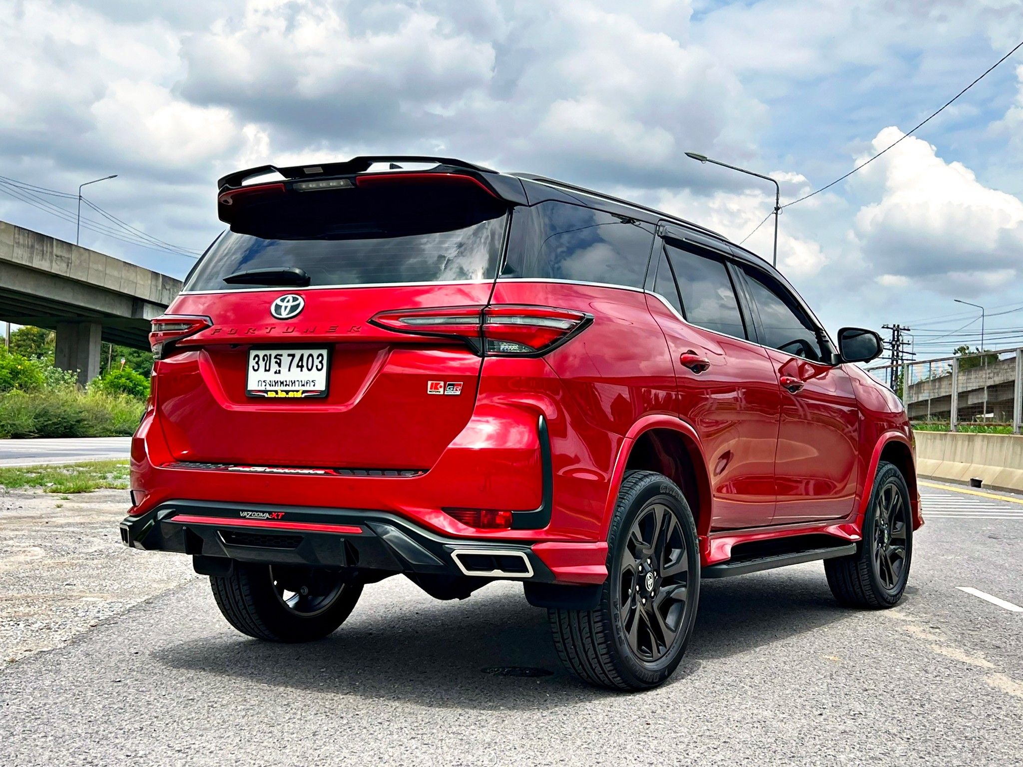 TOYOTA FORTUNER 2.8 GR SPORT 4WD ปี 2022 มือเดียว 30,000 โล สวยจัดหน้าหลังเดิมรถน็อตไม่ขยับ