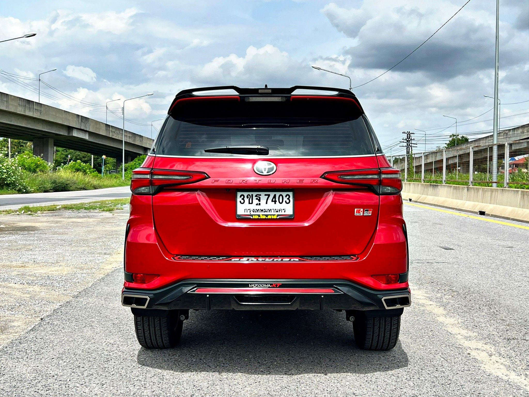 TOYOTA FORTUNER 2.8 GR SPORT 4WD ปี 2022 มือเดียว 30,000 โล สวยจัดหน้าหลังเดิมรถน็อตไม่ขยับ