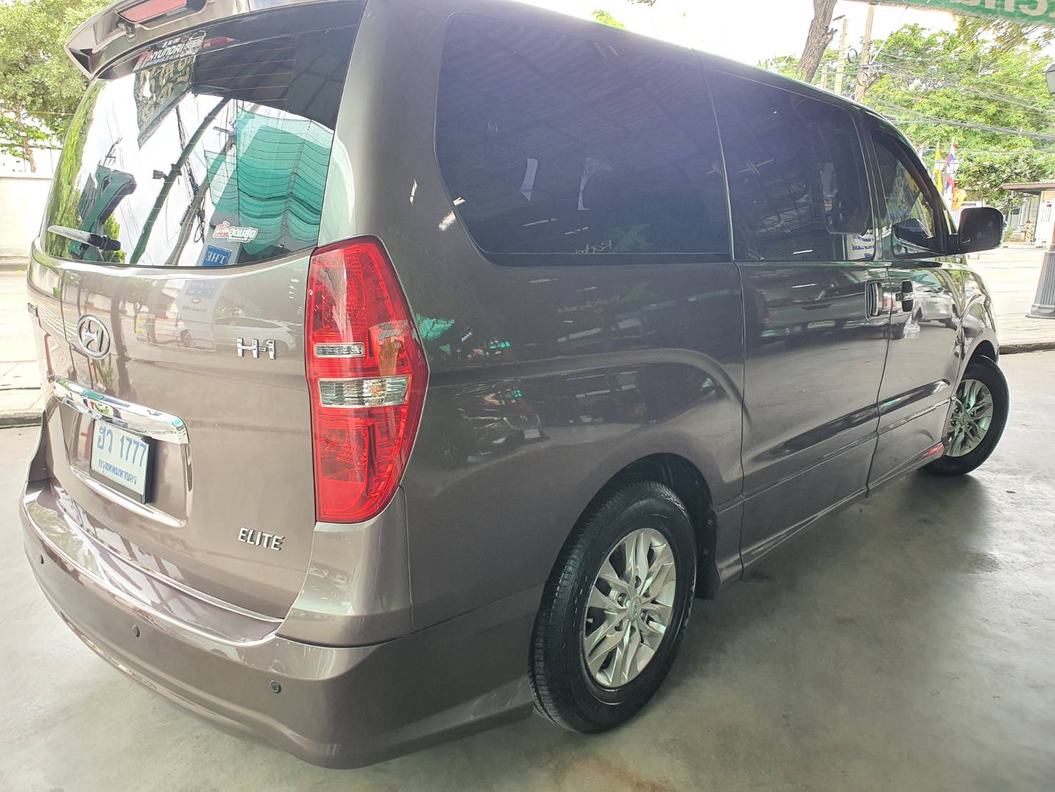 2015 Hyundai H-1 สีน้ำตาล