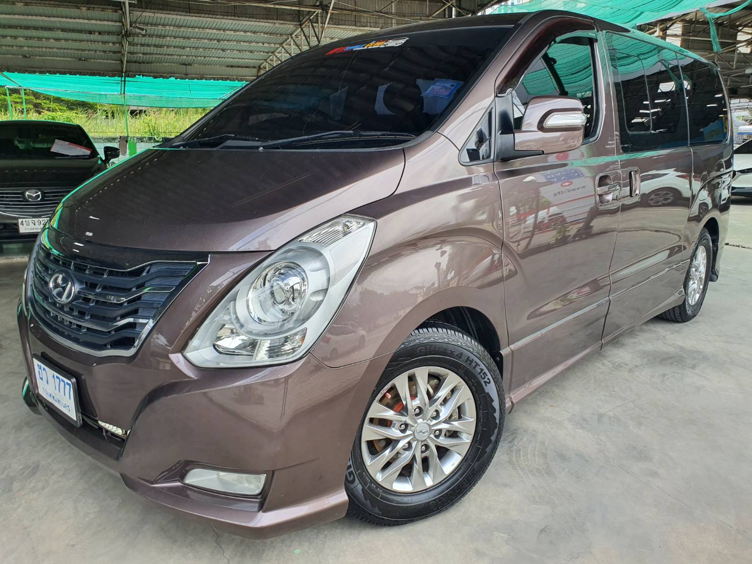 2015 Hyundai H-1 สีน้ำตาล