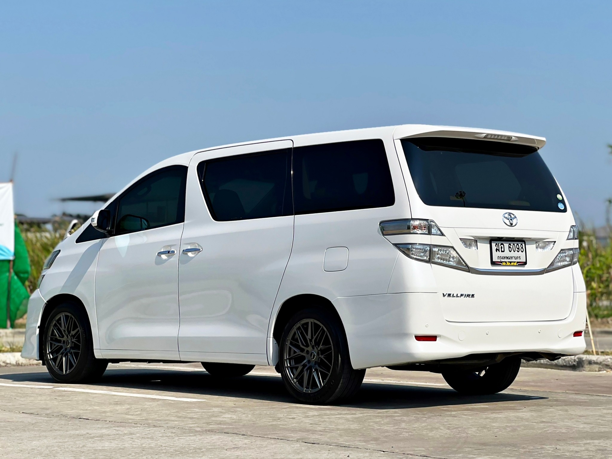 TOYOTA VELLFIRE 2.4V ปี2012 ไมล์130000 รถสวย มือเดียว