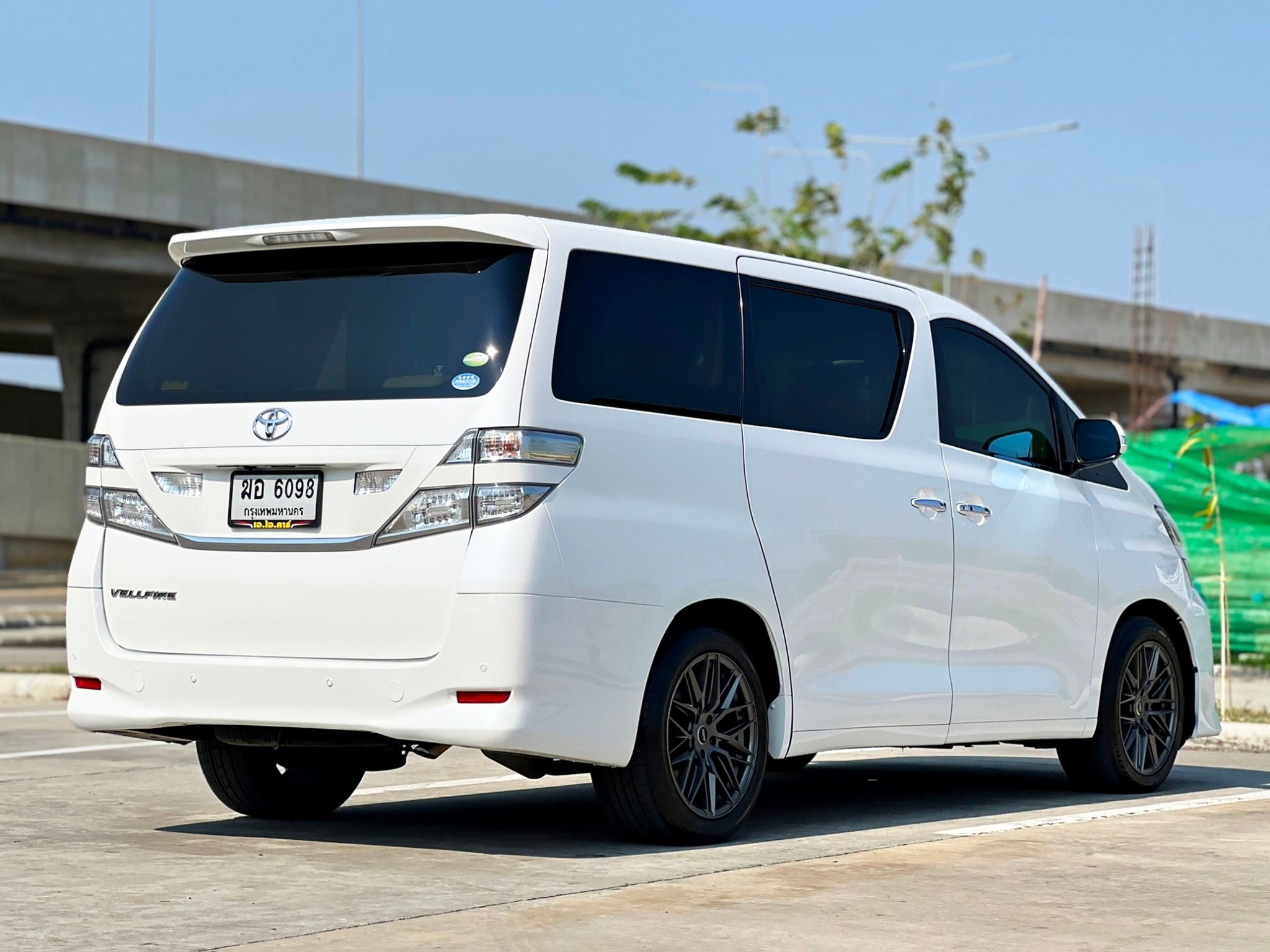 TOYOTA VELLFIRE 2.4V ปี2012 ไมล์130000 รถสวย มือเดียว