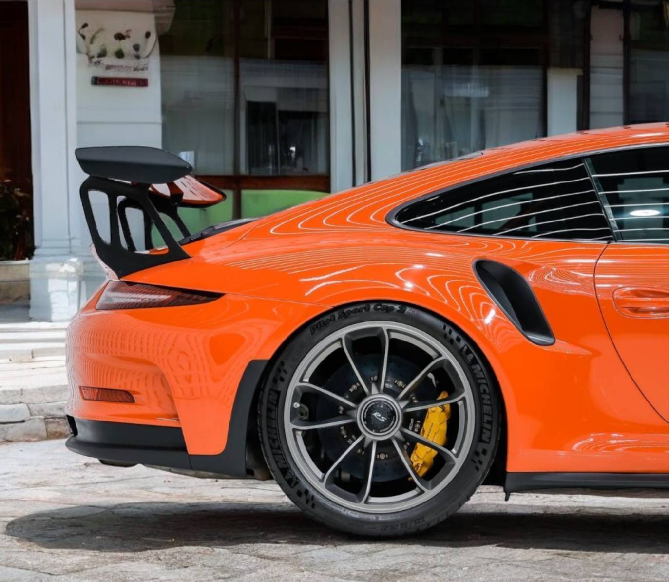 2016 Porsche 911 Carrera GTS สีส้ม