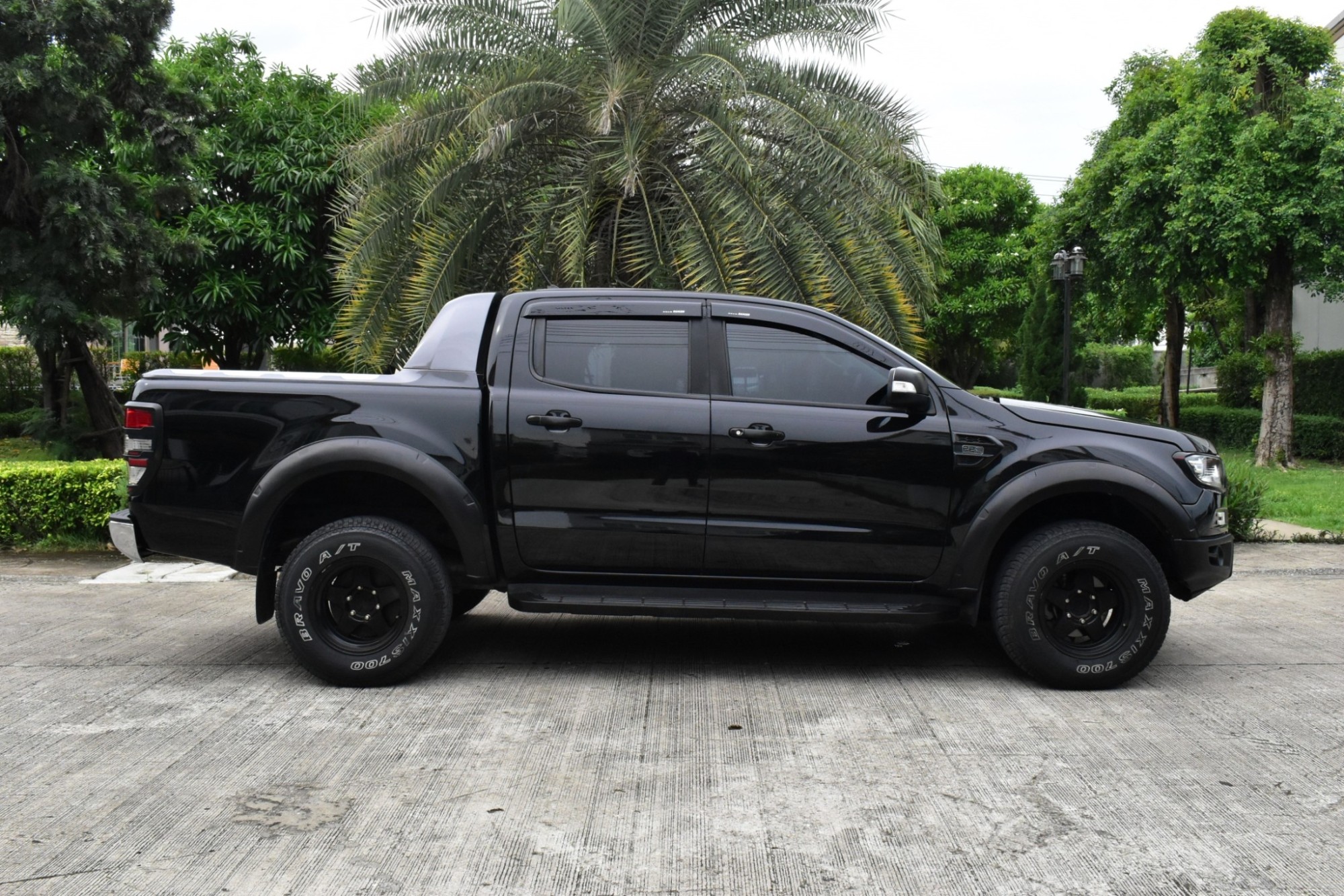 FORD Ranger 2.2 XLT 4ประตู เครื่องยนต์: ดีเซล เกียร์: ธรรมดา ปี: 2020 สี: ดำ ไมล์: 71,xxx กม.☑️ 🌻ราคาเพียง 469,000 บ.🌻