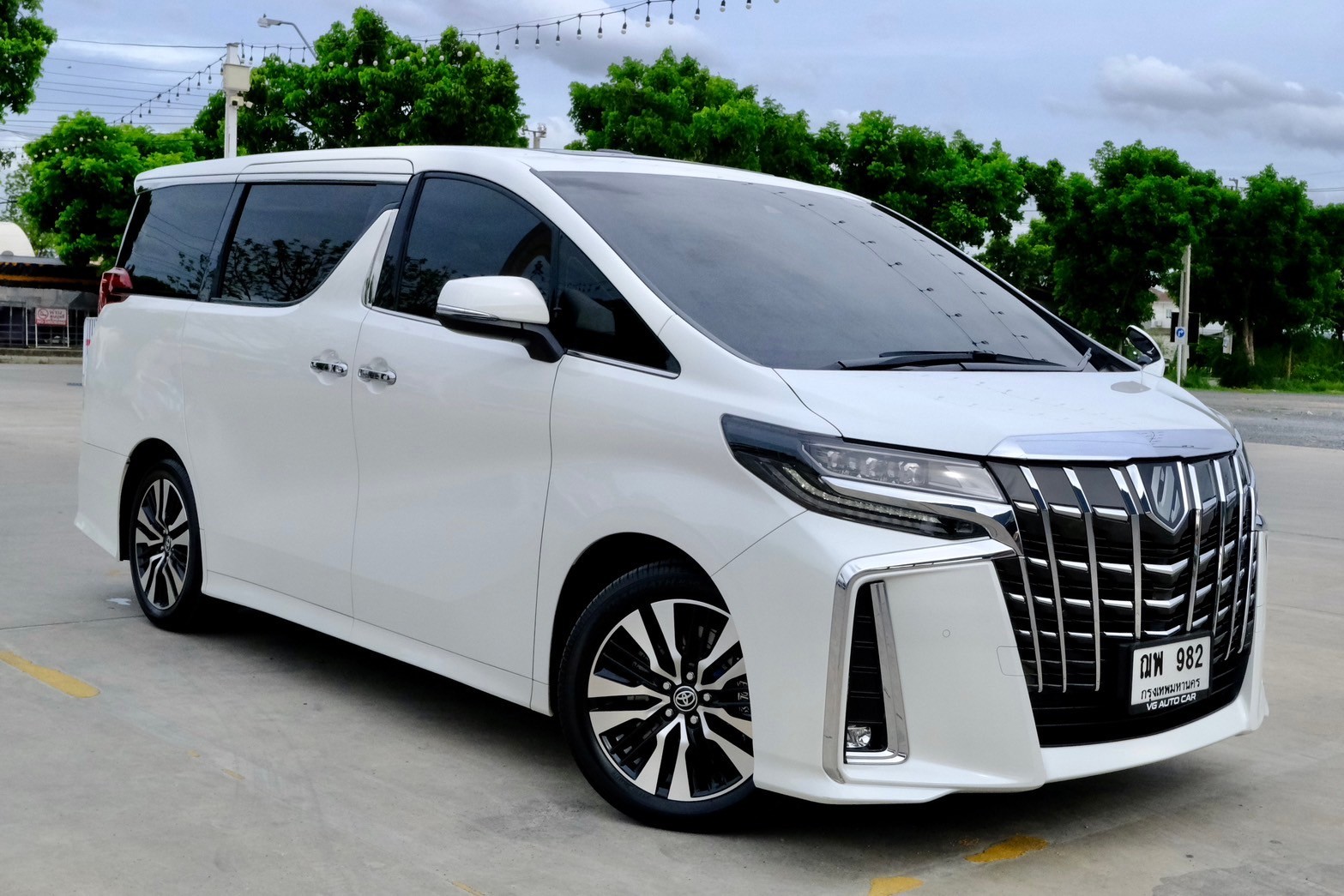 TOYOTA Alphard 3.5L SC Package เบนซิน เกียร์ออโต้ ปี2022 สีขาว ไมล์แท้: 2x,xxx กม.