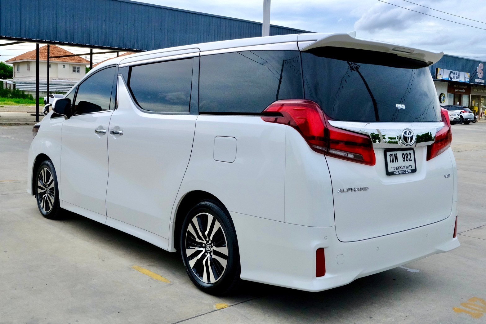 TOYOTA Alphard 3.5L SC Package เบนซิน เกียร์ออโต้ ปี2022 สีขาว ไมล์แท้: 2x,xxx กม.