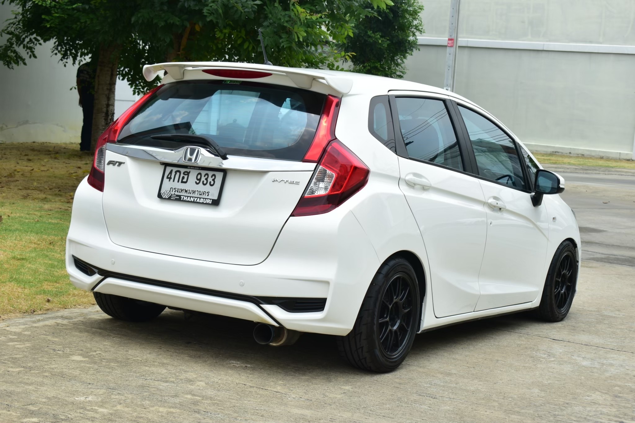 Honda Jazz Gk 1.5V+ เครื่องยนต์: เบนซิน เกียร์:ออโต้ ปี: 2016 สี:ขาว ไมล์: 9x,xxx Km.