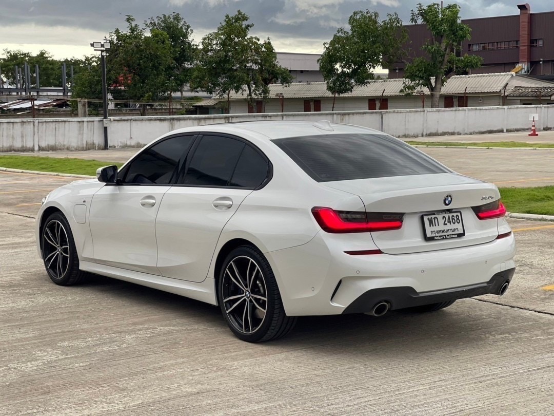 2022 BMW 330e Msport สีขาว