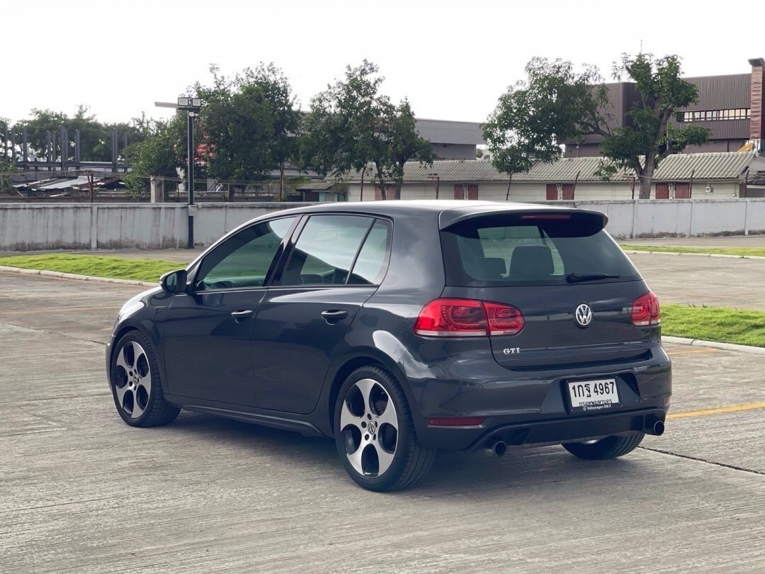 2011 Volkswagen Golf MK6 สีดำ