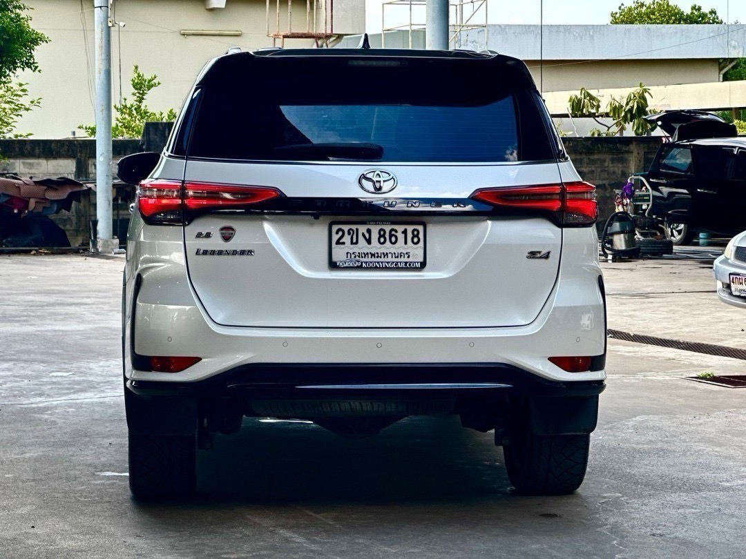 2021 Toyota Fortuner สีขาว