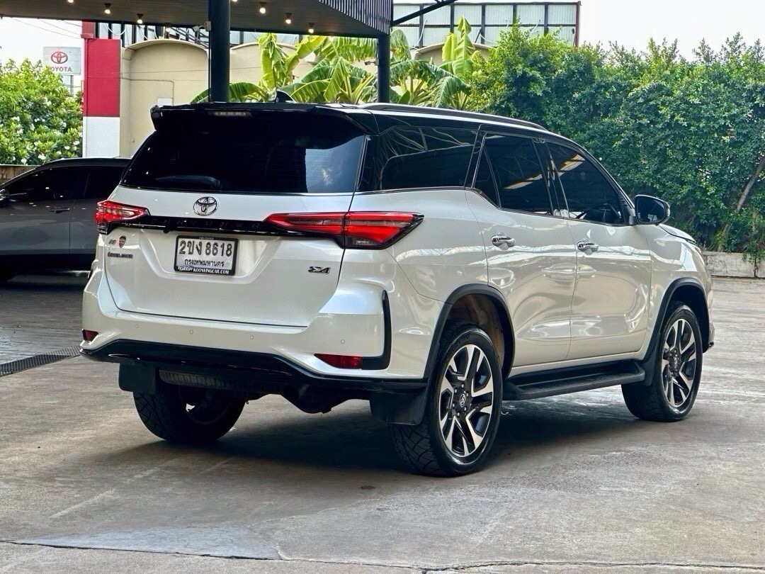 2021 Toyota Fortuner สีขาว