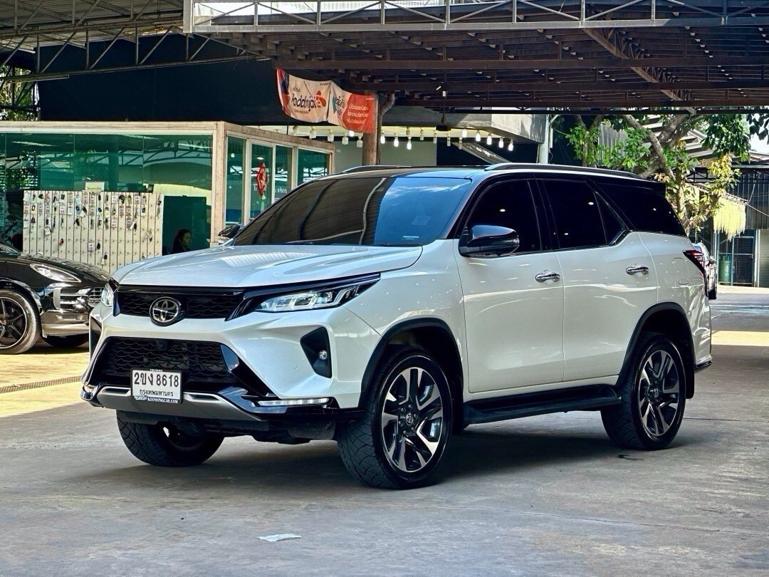 2021 Toyota Fortuner สีขาว