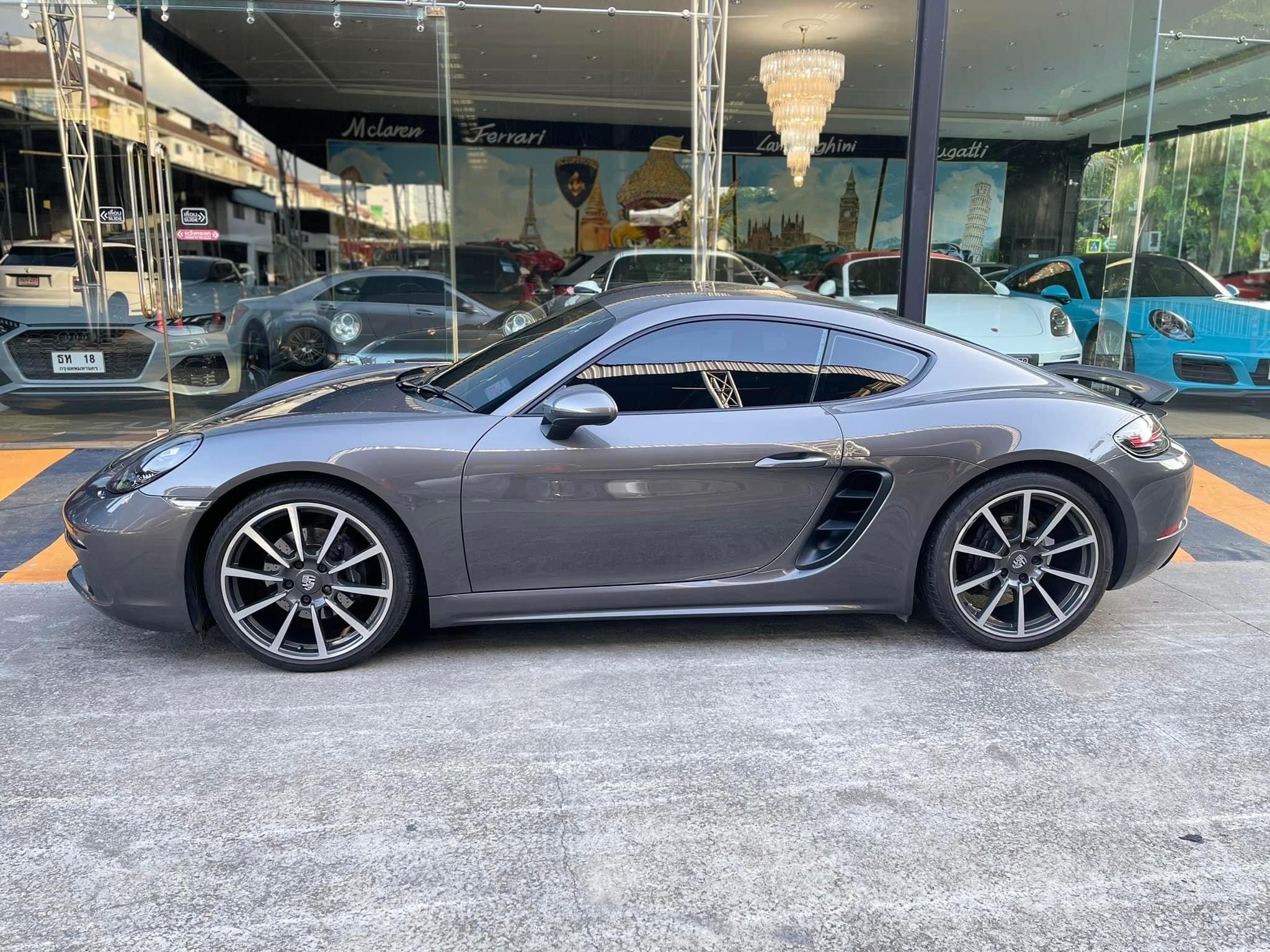 2017 Porsche Cayman 718 coupe สีเทา