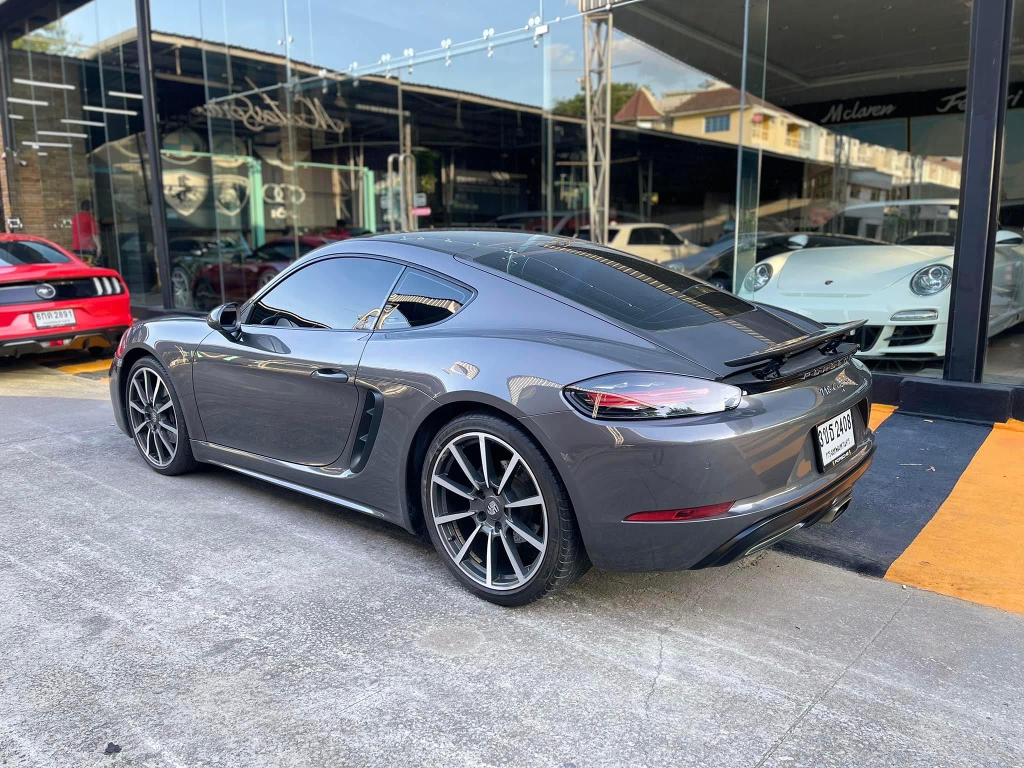 2017 Porsche Cayman 718 coupe สีเทา