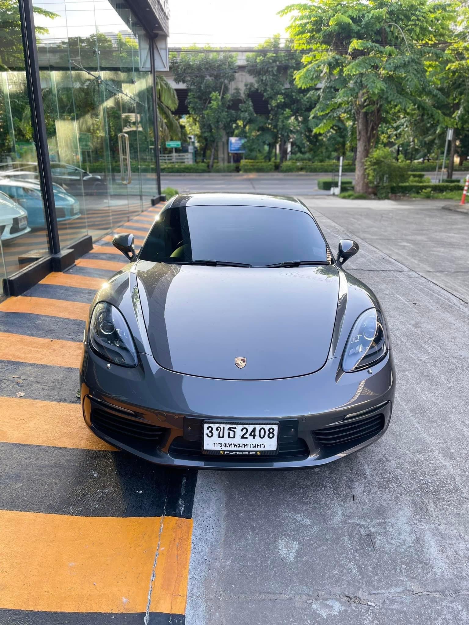 2017 Porsche Cayman 718 coupe สีเทา