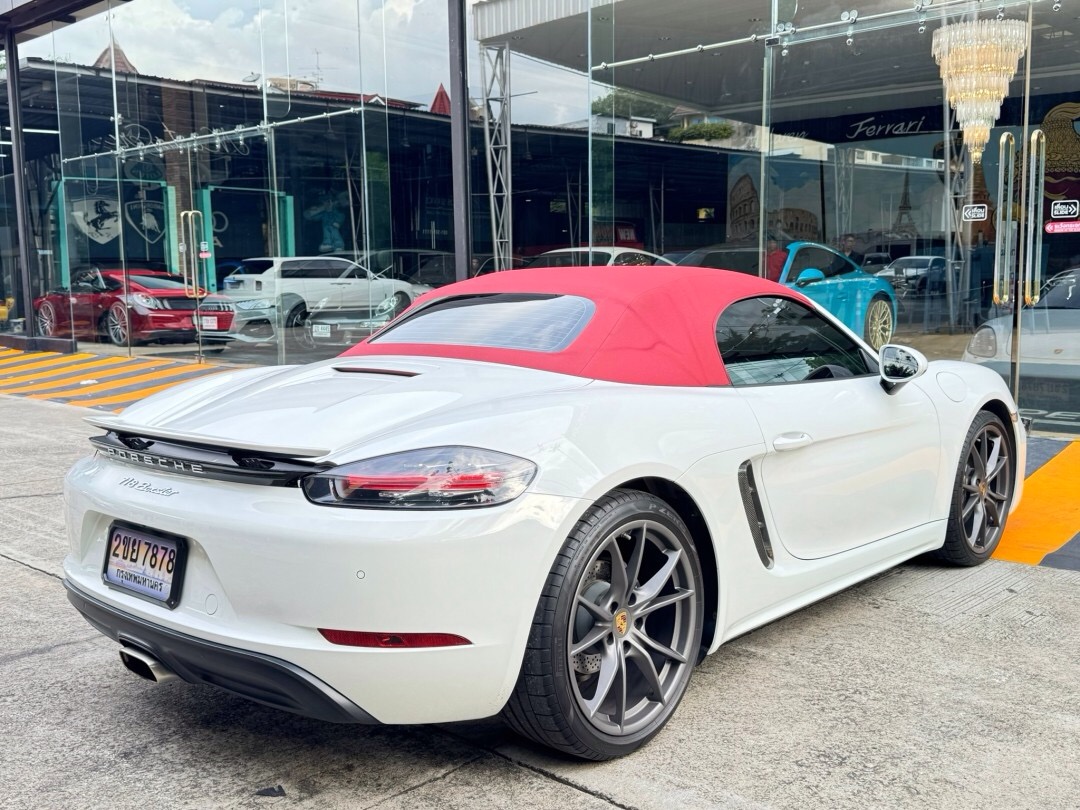 2017 Porsche 718 Boxster สีขาว