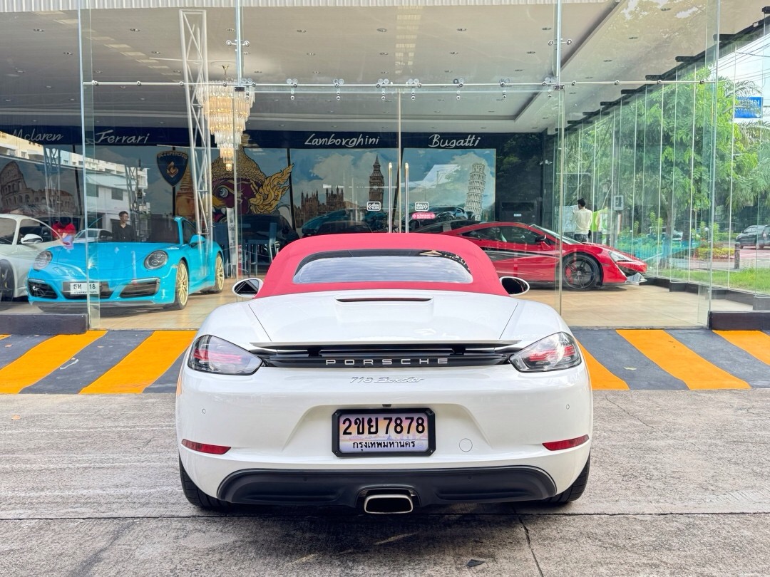 2017 Porsche 718 Boxster สีขาว