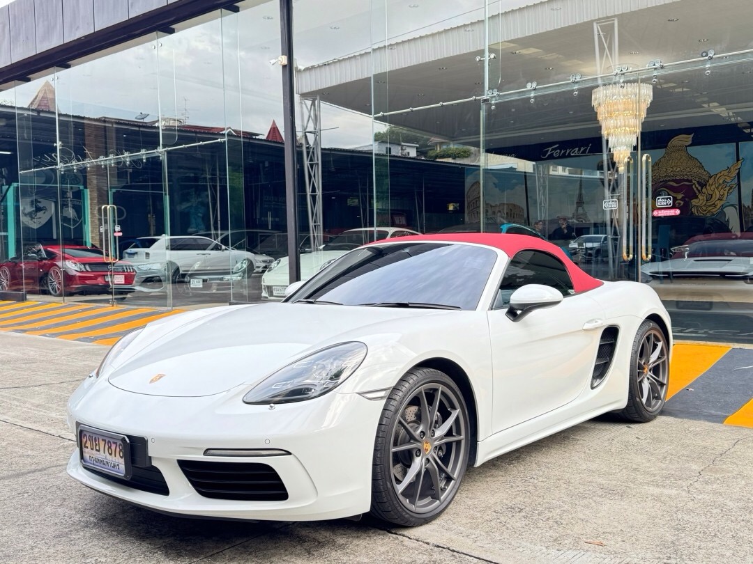 2017 Porsche 718 Boxster สีขาว