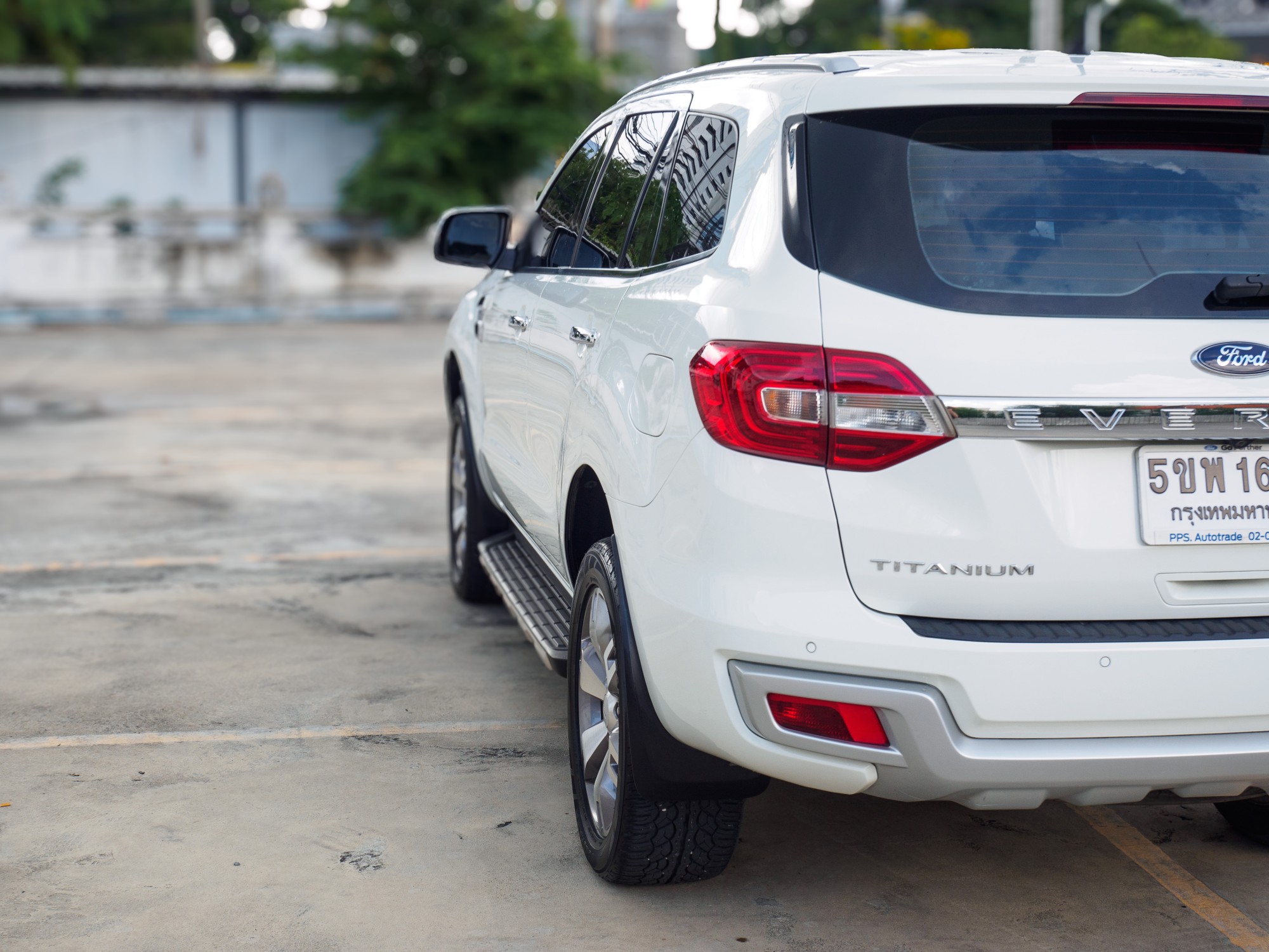 FORD EVEREST 3.2 TITANIUM 4WD SUNROOF