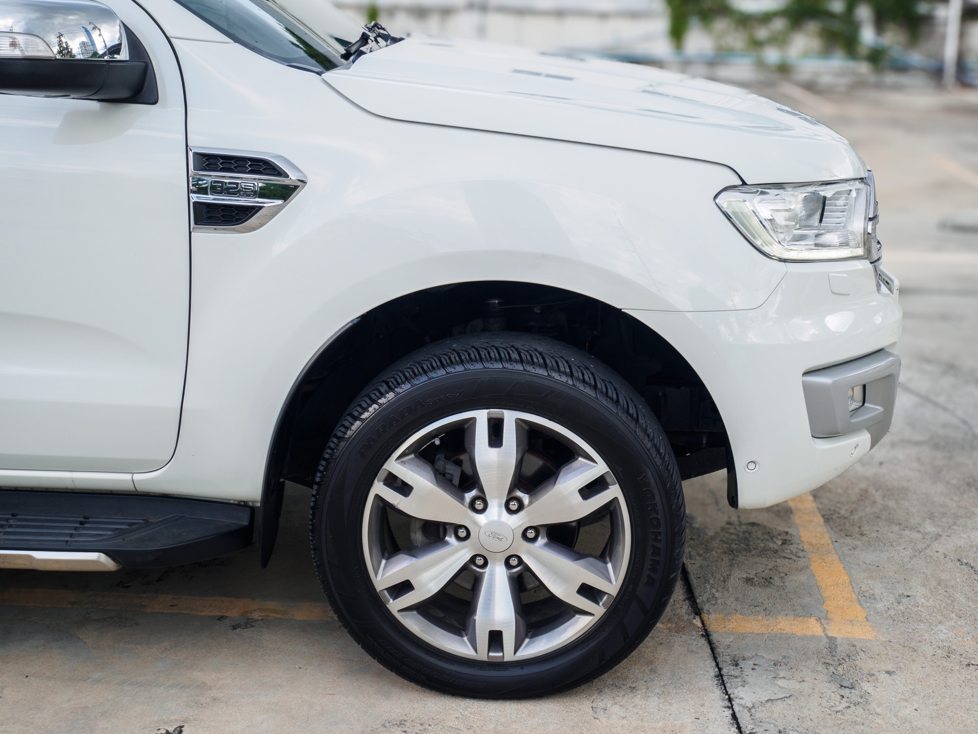 FORD EVEREST 3.2 TITANIUM 4WD SUNROOF