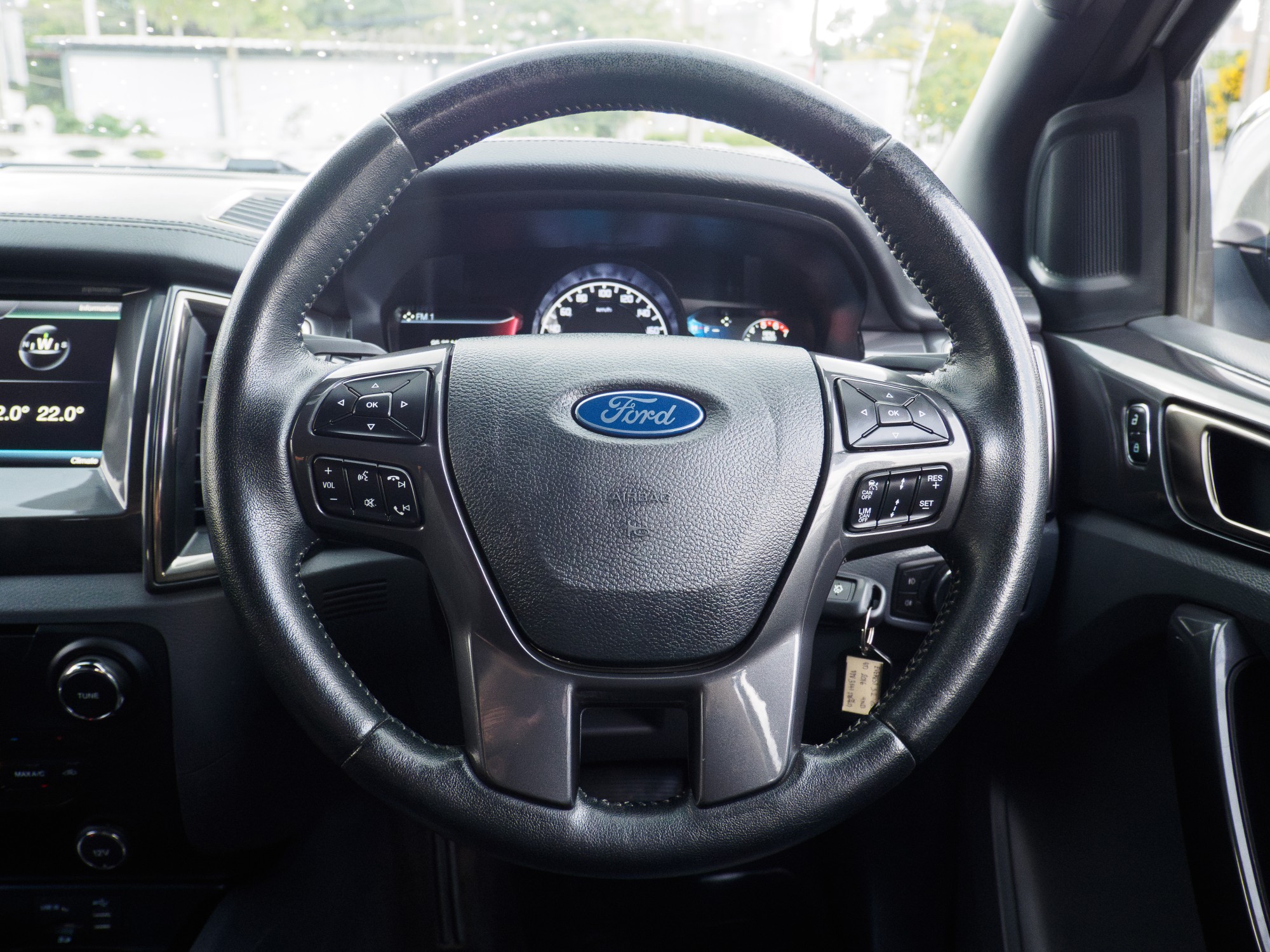 FORD EVEREST 3.2 TITANIUM 4WD SUNROOF