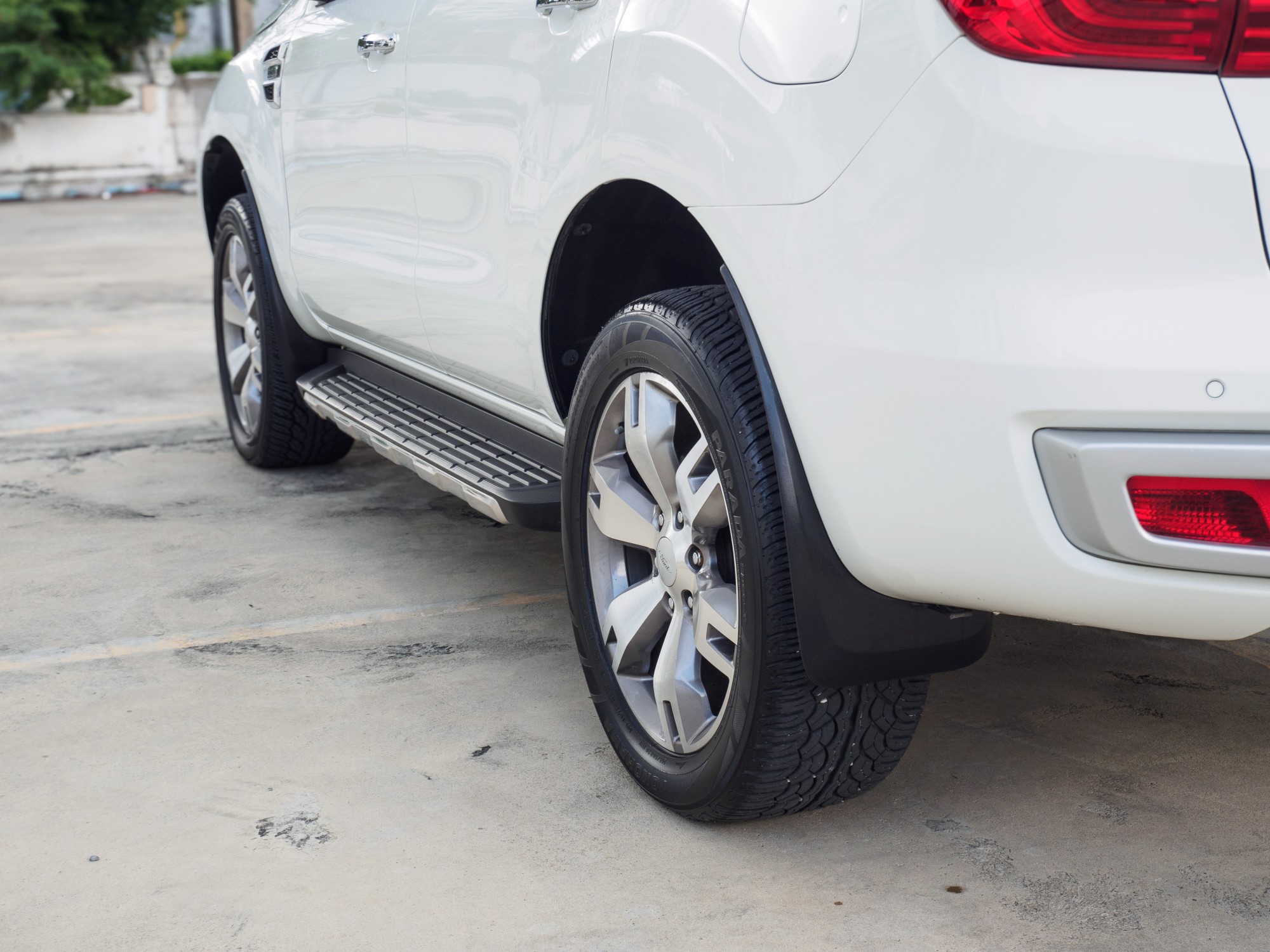 FORD EVEREST 3.2 TITANIUM 4WD SUNROOF