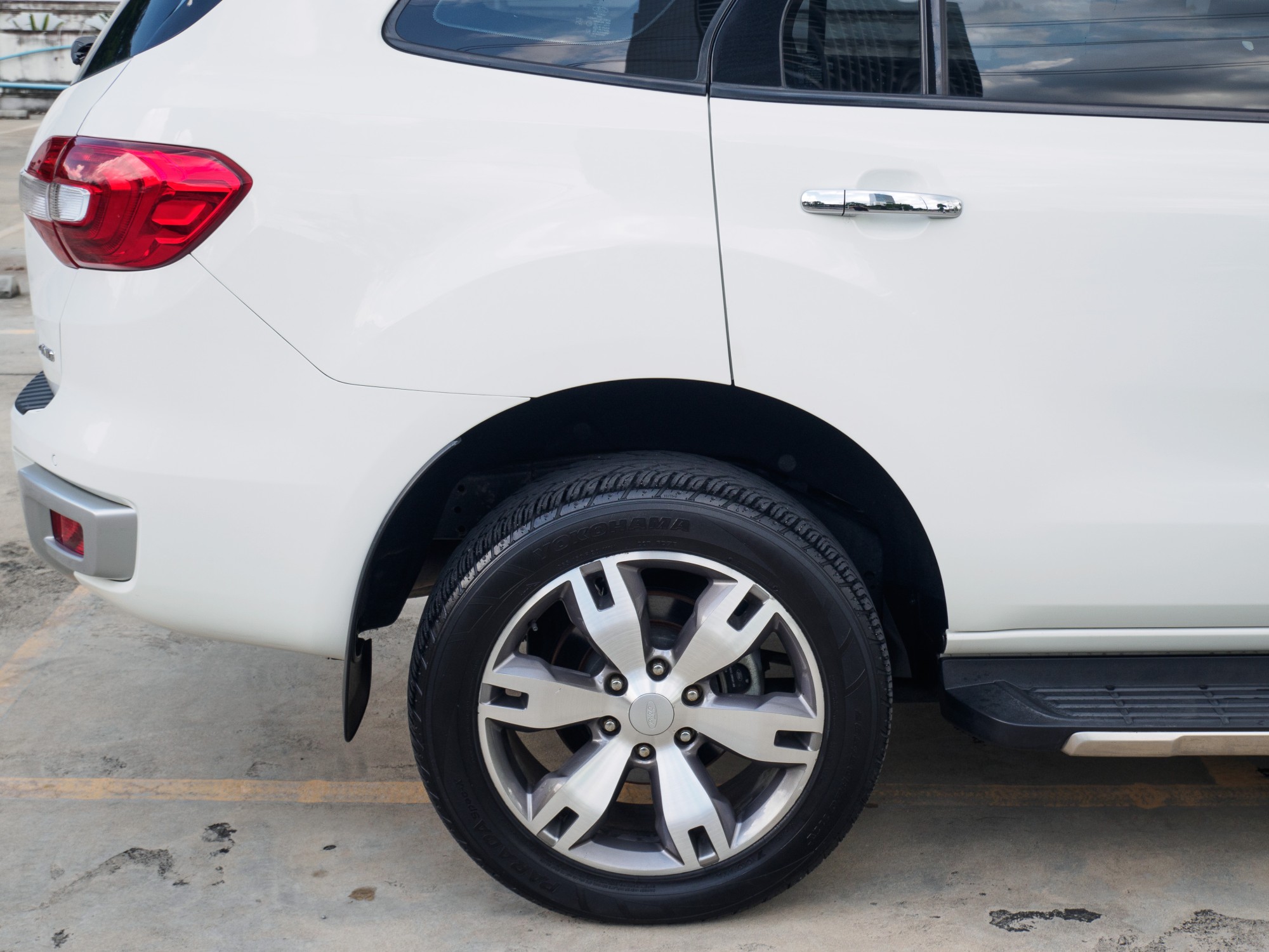 FORD EVEREST 3.2 TITANIUM 4WD SUNROOF